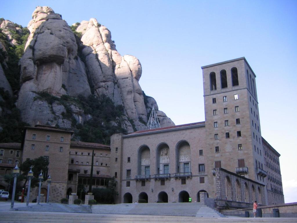 Hostal La Masia Manresa Exterior photo